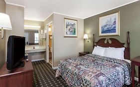 Days Inn By Wyndham Lenoir City